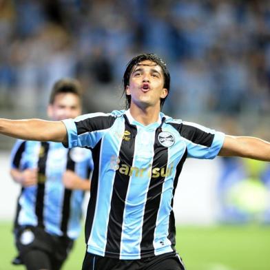  PORTO ALEGRE, RS, BRASIL - 08.12.2012FOTO: MAURO VIEIRA / ZERO HORACerimônia de abertura da Arena e  amistoso Grêmio x Hamburgo.Jogador Marcelo Moreno faz o segundo gol do Grêmio