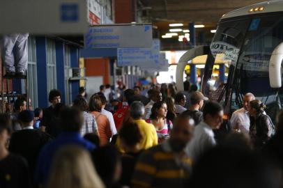 movimento, rodoviária, porto alegre, feriadão, 28/12/2012