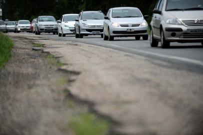  

Trânsito lento na Br -101 no trecho próximo ao trevo de acesso a Laguna
Indexador:                                 