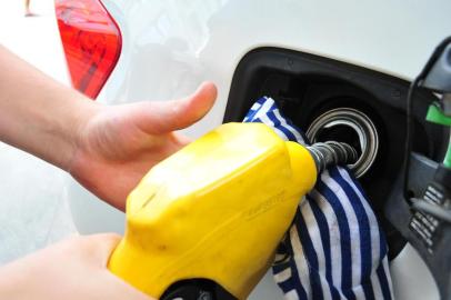  

BALNEÁRIO CAMBORIÚ,SC,BRASIL,03/01/2013: Gerentes de postos de gasolina garatem que não irá faltar combustível na temporada no litoral norte de Santa Catarina.