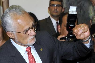 FOTO DE 03/01 - Brasília - Onze suplentes de deputados federais, entre eles José Genoino, e três novos deputados assumem o cargo em solenidade presidida pelo 1º secretário da Câmara, deputado Eduardo Gomes