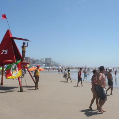 operação golfinho , salvamentos , salva-vidas, praia, litoral, mar , balneários