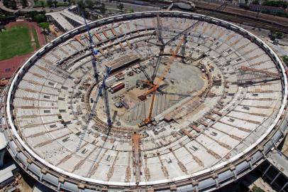 Foto aérea mostra estágio das obras do Maracanã, que será palco das finais da Copa das Confederações, em 2013, e da Copa do Mundo em 2014