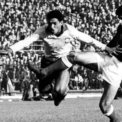 Garrincha, ponta-direita da Seleção Brasileira na Copa do Mundo de 1962, no Chile