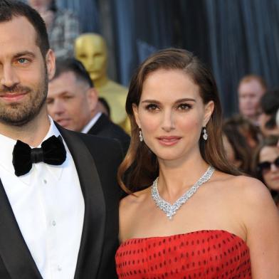 (FILES) A file picture taken on February 26, 2012 in Hollywood, California, shows Actress Natalie Portman and her husband Benjamin Millepied posing on the red carpet before the 84th Annual Academy Awards. French dancer and choreographer Benjamin Millepied, 35, was named director of dance at the Paris Opera, announced the Opera on January 24, 2013. AFP PHOTO / JOE KLAMAR