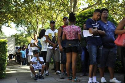  

PORTO ALEGRE, RS, BRASIL 29/01/13 - Fila para compra de ingressos do Carnaval de Porto Alegre

(Foto: LÍVIA STUMPF / DIÁRIO GAÚCHO)