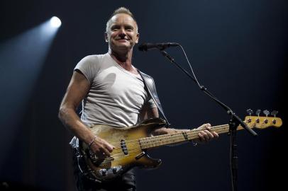 British singer Sting performs during a concert in the Ziggo Dome in Amsterdam on July 3, 2012.  O cantor britânico Sting durante concerto no Dome Ziggo em Amesterdã 