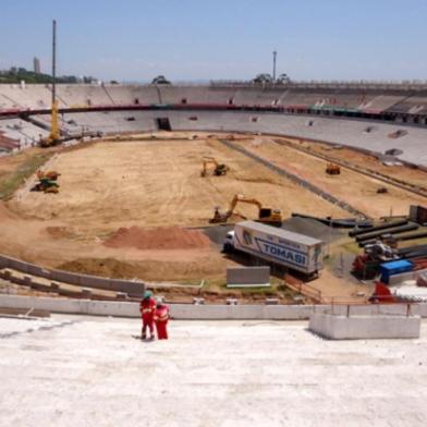 Inter apresenta um Beira-Rio 58% concluído nas obras de reforma do estádio para a Copa do Mundo 2014 em 8 de fevereiro de 2013