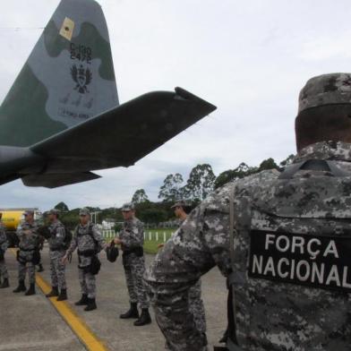  

Força Nacional desembarca no aeroporto Hercílio Luz