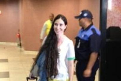  

blogueira cubana, yoani sanchéz chega ao brasil por Recife, 18022013