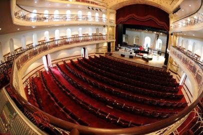  

Linha Turismo , pontos de turismo em Porto Alegre. Teatro São Pedro e Multipalco.

 recantos