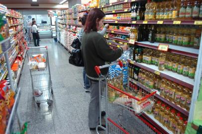  supermercados podem abrir nos domingos em Santa Maria .