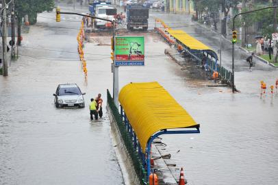 zol - transito - congestionamento - chuva - alagamento - caos - 20022013