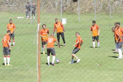  

CAXIAS DO SUL, RS, BRASIL (23/02/2013) Inter no Treino Fechado. Sob o comando de Dunga, Inter realiza treino fechado no estádio Centenário, em Caxias do Sul. Ao centro, Forlán e D' Alessandro. (Roni Rigon/Pioneiro)