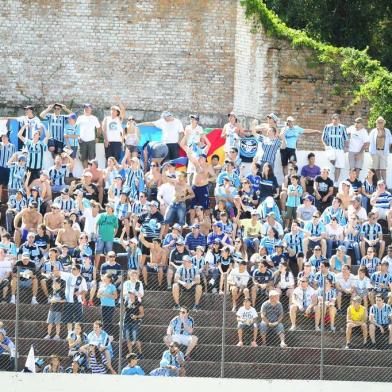  

CAXIAS DO SUL,RS, BRASIL - 24/02/2013
FOTO:LAURO ALVES/ZERO HORA
Campeonato Gaúcho - Taça Piratini, Gre-Nal 396 no estádio Centenário.
Torcida da Grêmio