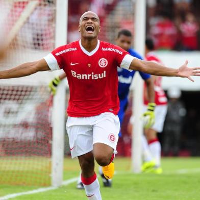  

CAXIAS DO SUL,RS, BRASIL - 24/02/2013
FOTO:LAURO ALVES/ZERO HORA
Campeonato Gaúcho - Taça Piratini, Gre-Nal 396 no estádio Centenário.
Jogador Rodrigo Moledo faz o segundo gol