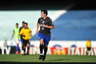  

PORTO ALEGRE,RS, BRASIL - 27/02/2013
FOTO:DIEGO VARA /ZERO HORA
Jogo-treino do Grêmio contra o Aimoré no estádio Olímpico.
Jogador Kleber