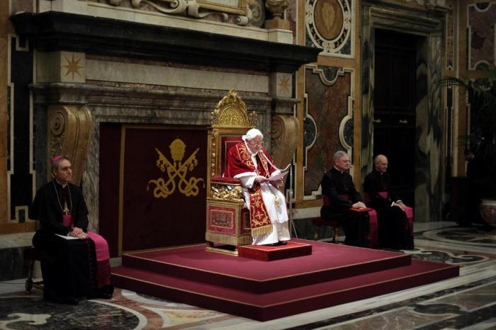 Em celebração no Vaticano, Papa expressa gratidão a Bento XVI