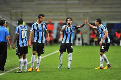  

PORTO ALEGRE, RS, BRASIL 05/03/2013 
FOTO: TADEU VILANI / ZERO HORA
Libertadores 2013, Grêmio x Caracas no estádio Arena do Grêmio.
Souza, Zé Roberto e André Santos