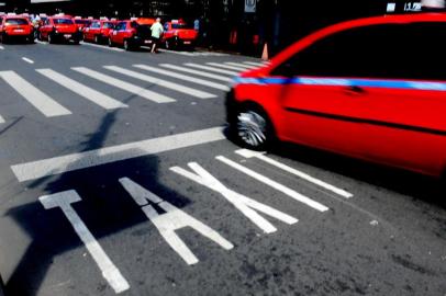  PORTO ALEGRE, RS, BRASIL, 23/01/2013, 13:00hs. Serviço de taxi em Porto Alegre . (Foto: FERNANDO GOMES/ ZERO HORA).