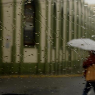 Chove em Santa Maria nesta terça-feira, dia 19 de março de 2013. Foto no centro da cidade.