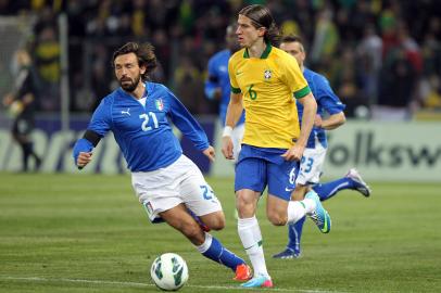 amistoso - seleção - brasil x itália - filipe luis