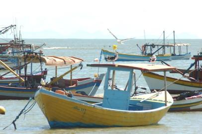  PENHA,SC,BRASIL,22/03/2013: Pescadores artesanais entram no seguro desemprego durante o defeso da pesca de arrasto do camarão.