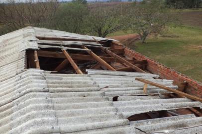 granizo, chuva e vento atingem hulha negra e deixa estragos