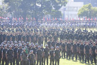  PORTO ALEGRE, RS, BRASIL, 19/04/2013 - 3º Regimento de Cavalaria de Guarda -  O Comando Militar do Sul (CMS) realiza uma solenidade militar alusiva aos 365 anos de criação do Exército Brasileiro. O evento reuniu mais de mil militares de Organizações Militares das Guarnições de Porto Alegre, São Leopoldo e Sapucaia do Sul (FOTO: RONALDO BERNARDI / ZERO HORA)