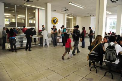  Salão do Restaurante Popular de Santa Maria, ao meio-dia. O Diário foi lá almoçar para conferir a qualidade do serviço.