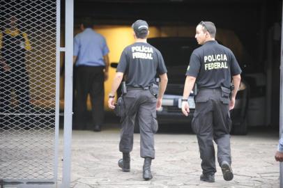  PORTO ALEGRE, RS, BRASIL, 29/04/2013 - A Polícia Federal deflagrou na manhã de hoje, 29 de abril, a Operação Concutare, com o objetivo de reprimir crimes ambientais, crimes contra a administração pública e lavagem de dinheiro (FOTO: RONALDO BERNARDI / ZERO HORA)