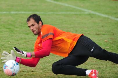  PORTO ALEGRE,  RS-  BRASIL, 03/05/2013, 13:00HS -   Treino do Inter no CT do Parque Gigante.  Goleiro Muriel, treinou forte esta manhã.   (FOTO: FERNANDO GOMES / ZERO HORA)