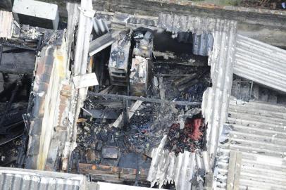  

Porto Alegre,RS,Brasil. Incêndio consome Boate Cabaret, que fica na Avenida Independência numero 590.