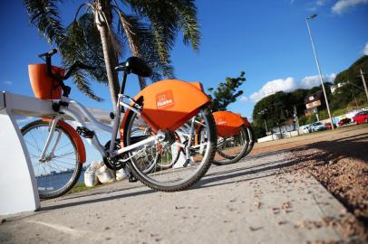  

PORTO ALEGRE, RS, BRASIL, 06-05-2013 : Porto Alegre recebe três novas estações do BikePoa. Entre elas, um novo ponto localizado no Museu Iberê Camargo, na avenida Padre Cacique, no bairro Cristal. (Foto: BRUNO ALENCASTRO/Agência RBS, Editoria Geral)