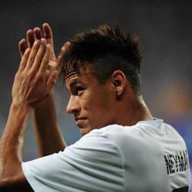  PORTO ALEGRE, RS, BRASIL - 19/12/2012FOTO: FERNANDO GOMES /ZERO HORA Encontro de Ronaldo Nazário e Zinedine Zidane no jogo Contra a Pobreza na Arena do Grêmio.Jogador Neymar