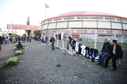  

Fotógrafo: Bruno Maestrini - Porto Alegre 
Fila para o show do Linkin Park no Gigantinho