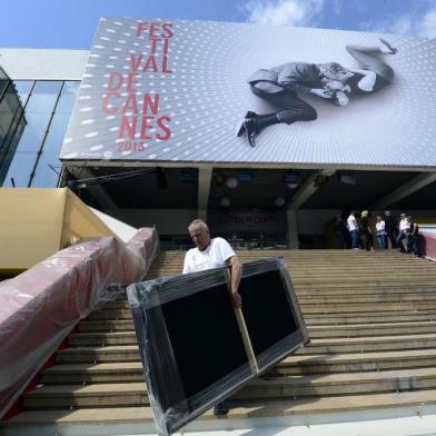 Workers add the finishing touch on May 14, 2013 outside the Palais des Festival in Cannes on the eve of the 66th edition of the Cannes Film Festival. Cannes, one of the world's top film festivals, opens on May 15 and will climax on May 26 with awards selected by a jury headed this year by Hollywood legend Steven Spielberg.     AFP PHOTO / ANNE-CHRISTINE POUJOULAT