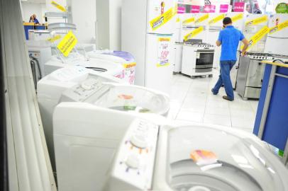  PORTO ALEGRE, RS, BRASIL 18:00h. Lojas de varejo estão trabalhando com empréstimos, crediários e seguro. FOTO JEAN SCHWARZ/\Zero Hora