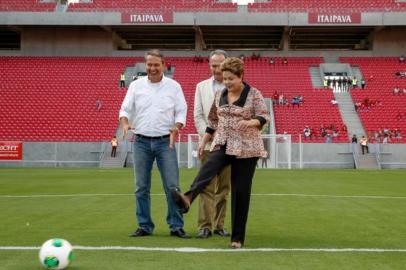 Recife - A presidenta Dilma Rousseff participa em Pernambuco da cerimônia de inauguração da Arena Pernambuco, que vai sediar jogos da Copa das Confederações e do Mundial de 2014