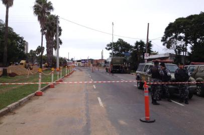 Homem está trancado em escritório e se nega a deixar terreno de reintegração de posse na Avenida Padre Cacique