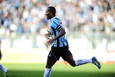  CAXIAS DO SUL,RS, BRASIL - 26/05/2013FOTO:MAURO VIEIRA / ZERO HORA /ESPORTECampeonato Brasileiro 2013, 1ª rodada, Grêmio x Náutico no estádio Alfredo Jaconi.Jogador Zé Roberto abre o placar Grêmio 1 x 0 Náutico