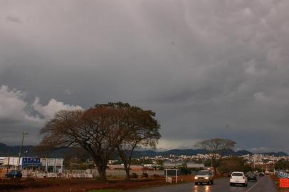  

Tempo instável com chuva em Santa Marial