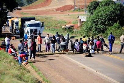 Indígenas bloqueiam BR-285, em Mato Castelhano