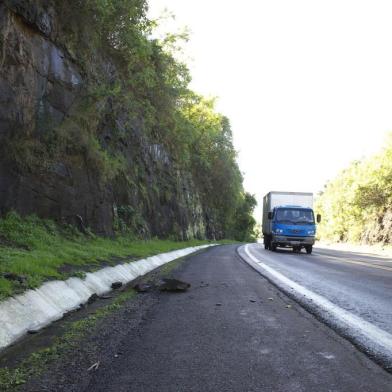 Teste ZH nas rodovias que eram concedidas à Sulvias no Pólo de Lajeado - inlcui BR-386, RST-453, RS-129/130 e RS-128
FOTO: pedras caídas_km58