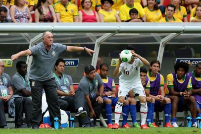 DF - BRASIL/TREINO - ESPORTES - Técnico Felipão instrui na partida entre Brasil e Japao valida pela abertura da Copa das Confederações. FOTO: Jefferson Bernardes/Preview.com