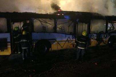 rdgol - fogo - ônibus - protesto - porto alegre