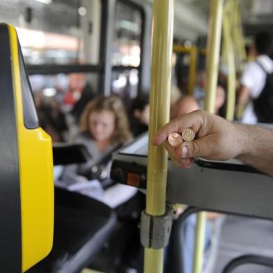  

Blumenau-SC-Brasil-18-06-2013, redução da passagem do ônibus de 15 centavos , foto no Terminal Aterro.