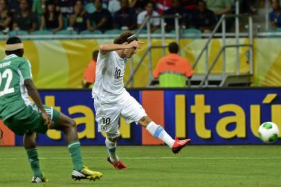 168637175

Uruguay's forward Diego Forlan (C) shoots to score against Nigeria during their FIFA Confederations Cup Brazil 2013 Group B football match, at the Fonte Nova Arena in Salvador, on June 20, 2013.  AFP PHOTO / DANIEL GARCIA

Editoria: SPO
Local: Salvador
Indexador: DANIEL GARCIA
Secao: Soccer
Fonte: AFP
Fotógrafo: STF