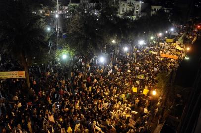  

CAXIAS DO SUL, RS, BRASIL, 21/06/2013. Protestos na Cidade de Caxias do Sul. (Juan Barbosa/Pioneiro)
Indexador: JUAN BARBOSA                    