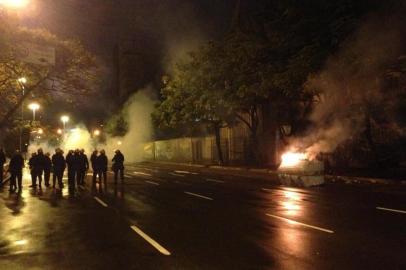 protesto - lima e silva - contêiner - incêndio - rdgol